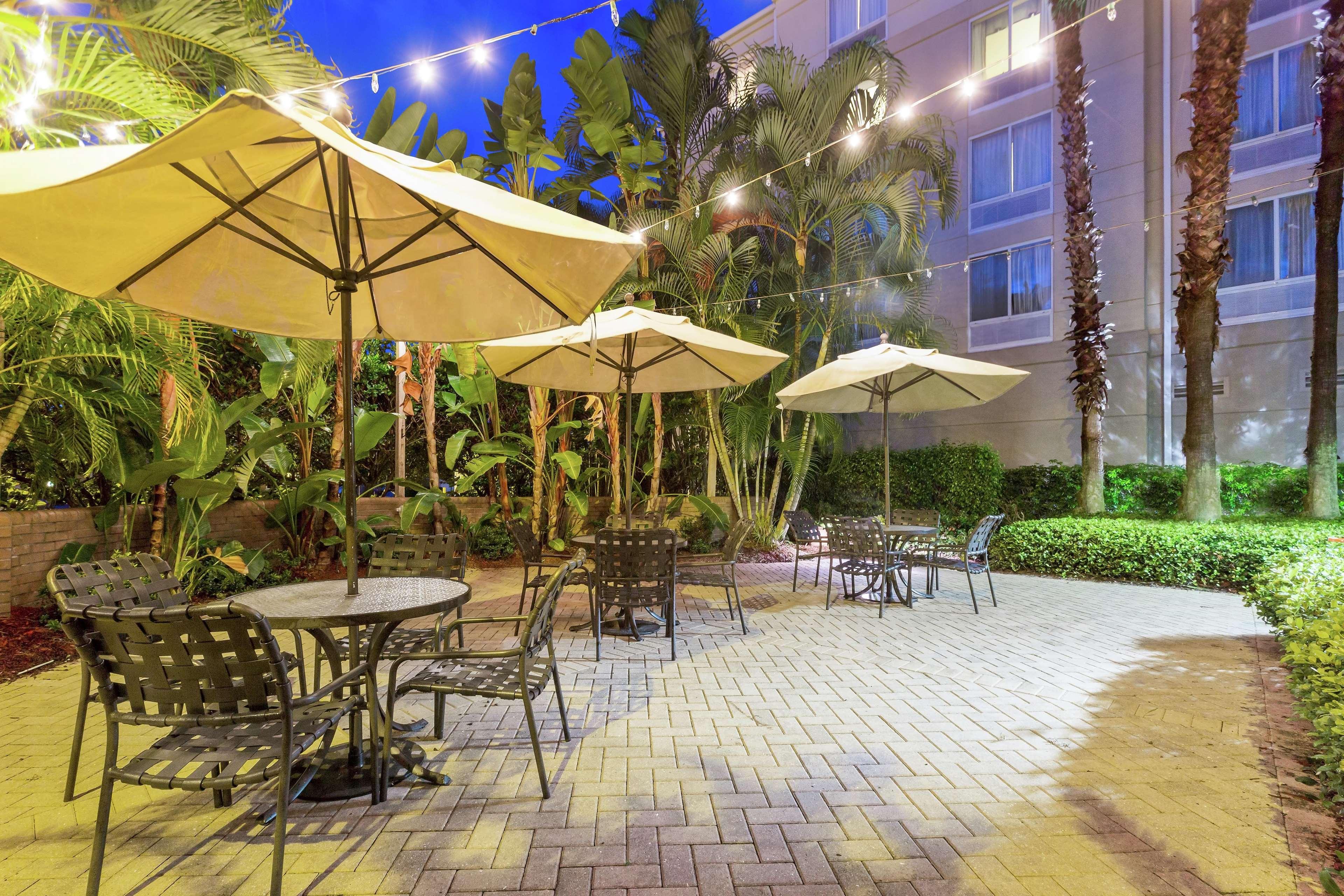 Hilton Garden Inn Fort Myers Exterior foto