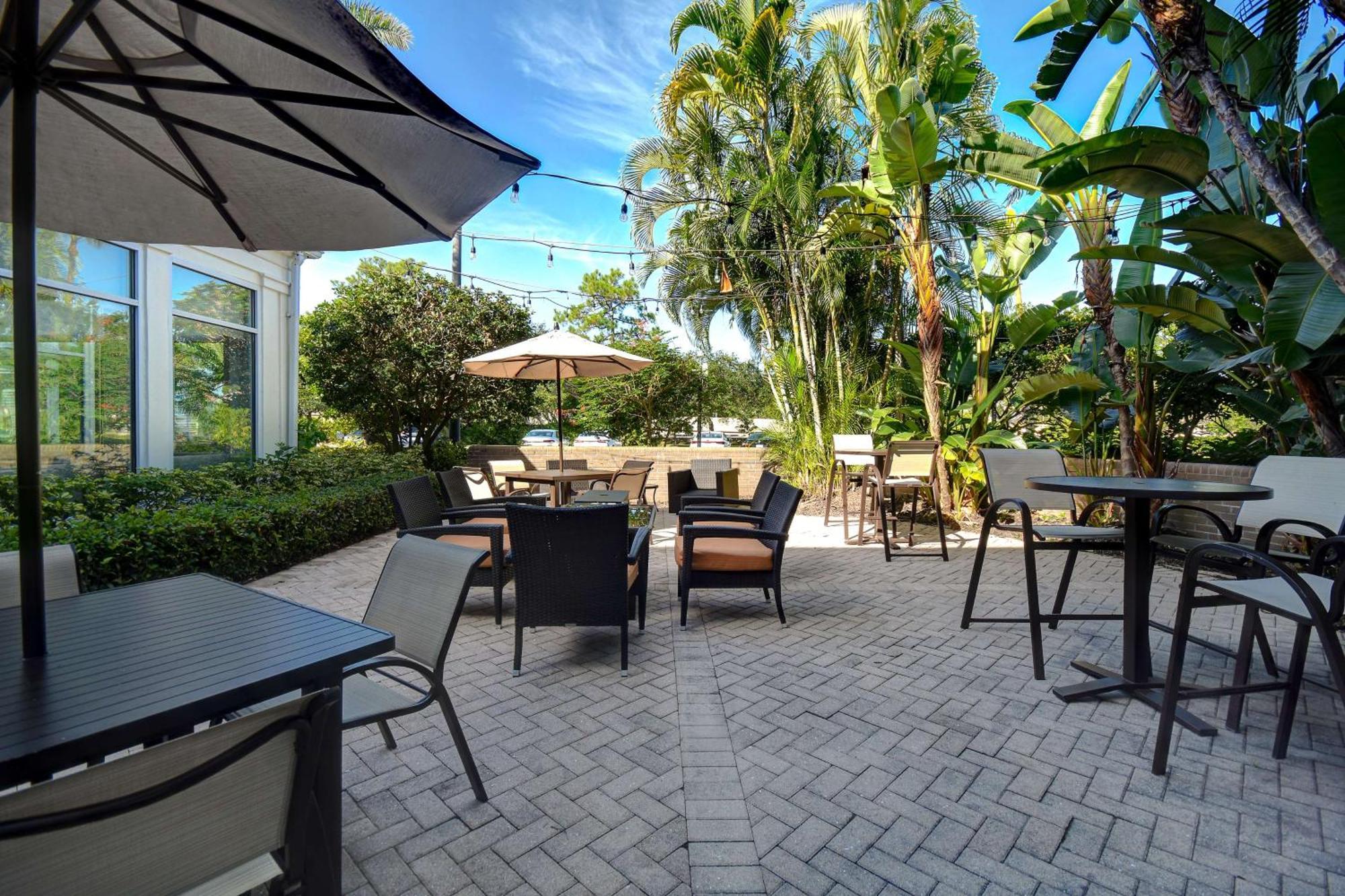 Hilton Garden Inn Fort Myers Exterior foto
